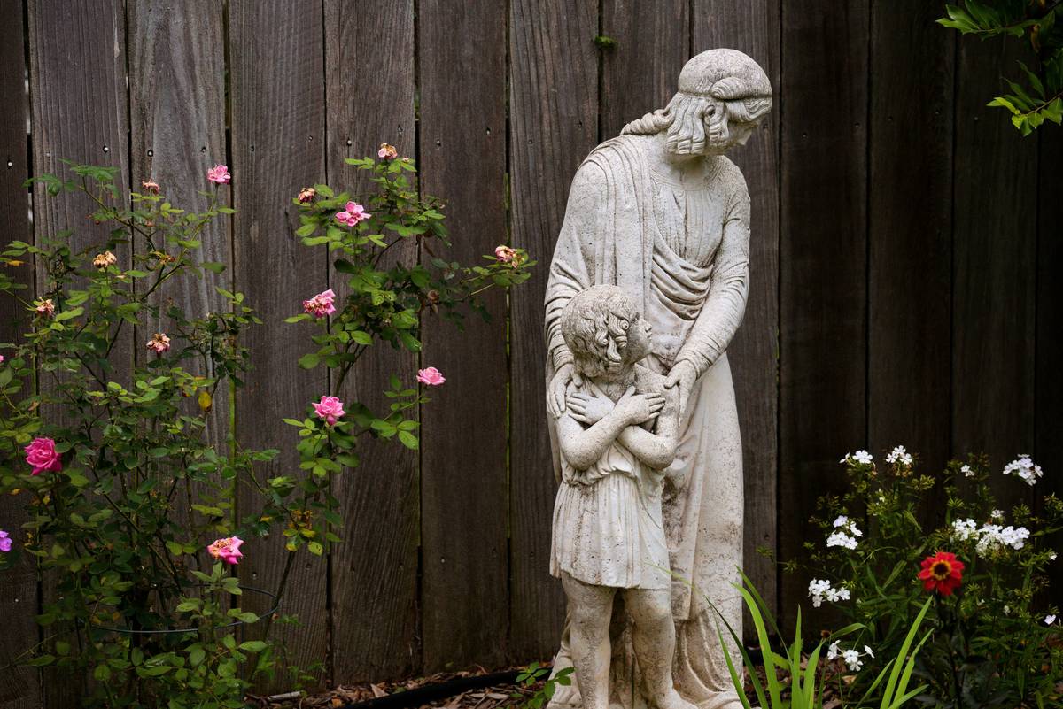 Garden statue placement affecting plant growth - way to grow gardens